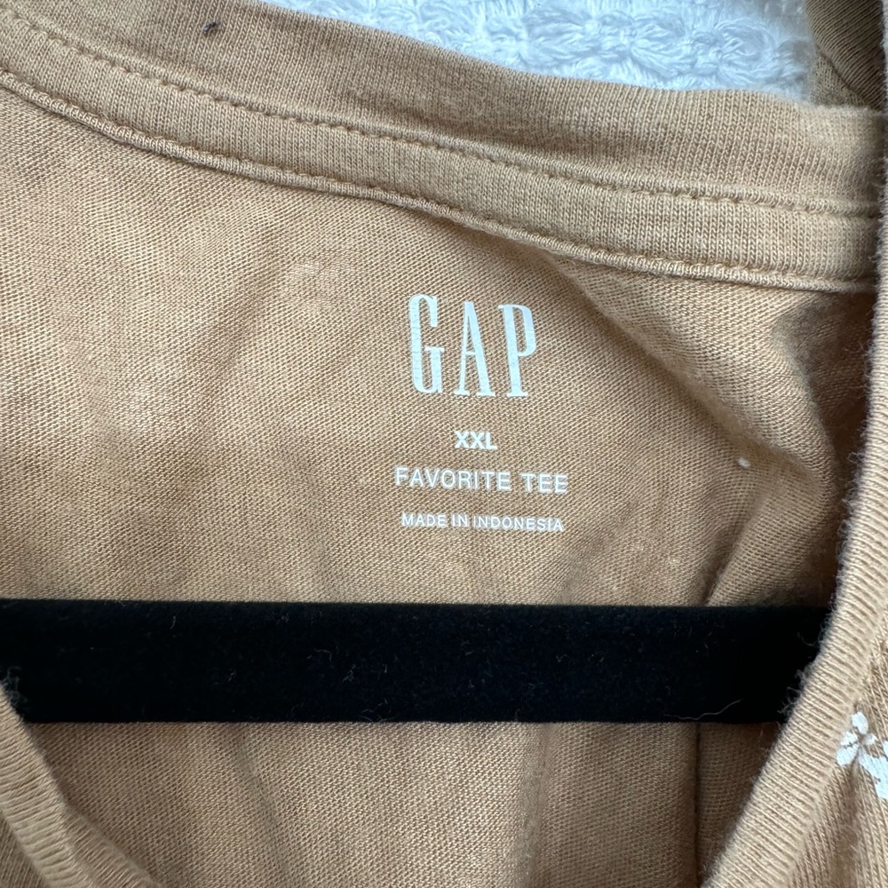 GAP Women’s Favorite Tee - Picture 2 of 2